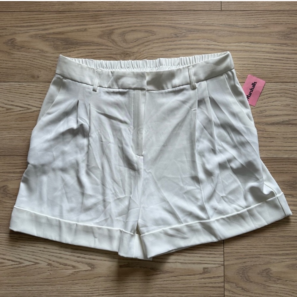 NWT Rachel Zoe Women's White Shorts plus size Elastic Waist with pockets